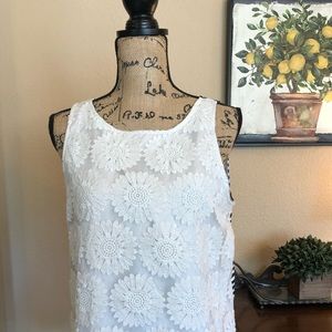 {KENSIE} WHITE EMBROIDERY TOP